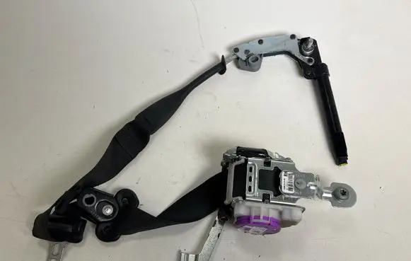 Ford Mustang VI Front seatbelt FR3B76612D64AJ