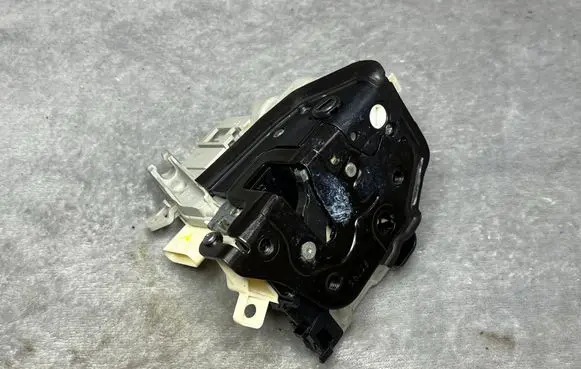 Audi A8 S8 D3 4E Rear glass lock/latch X84 8K0839016C