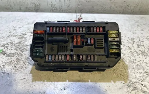 BMW 1 F20 F21 Fuse box set 6114V7 19098000001 922487903
