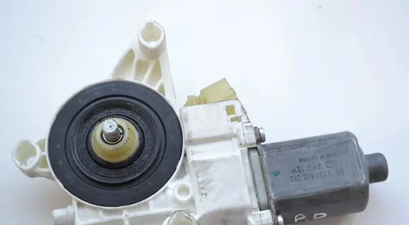 Mercedes-Benz 190 W201 Front door window regulator motor 2518200742
