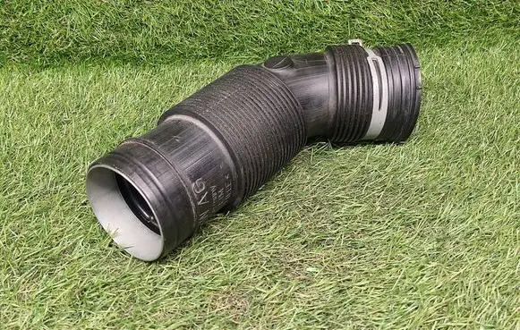 Audi Q7 4L Air intake duct part 7L8128684
