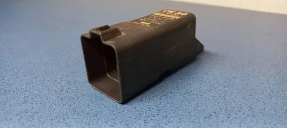Glow plug pre-heat relay