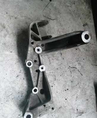Audi A3 S3 A3 Sportback 8P Engine mounting bracket 1K0199296E