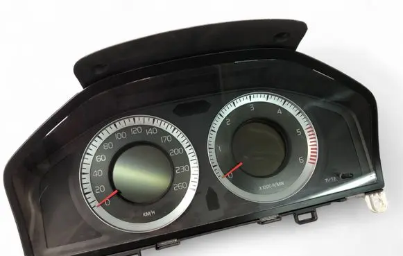 Volvo V70 Speedometer (instrument cluster) 31270901AA