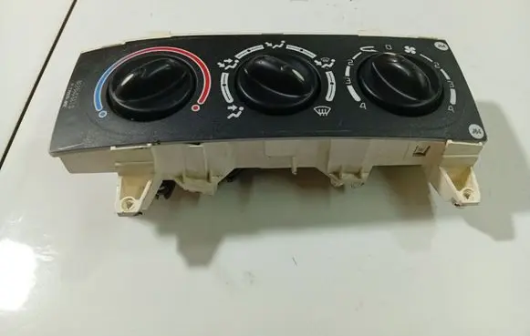 Volkswagen PASSAT B6 Climate control unit 662367T