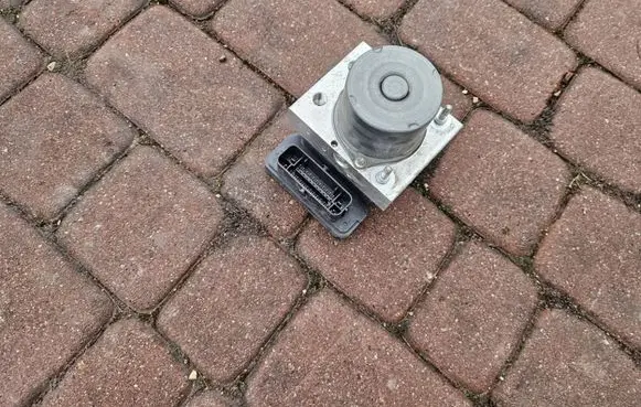 Renault Zoe ABS Pump 476609476R