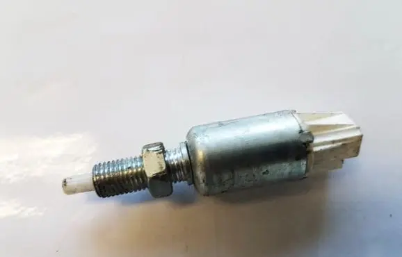 Toyota RAV 4 (XA30) Brake pedal sensor switch