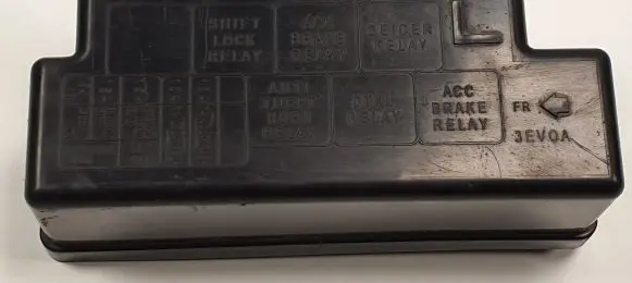 Infiniti FX Fuse box cover