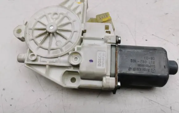 Mercedes-Benz ML W164 Front door window regulator motor 0130822273 A2518200742