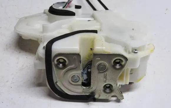 Mitsubishi ASX Front door lock 7405A36t8