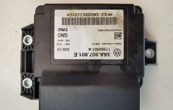 Volkswagen PASSAT B7 Hand brake control module 3AA907801E