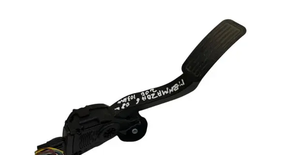 Mazda 6 Accelerator throttle pedal 9M819F836AA GS1D41600 6PV93337000