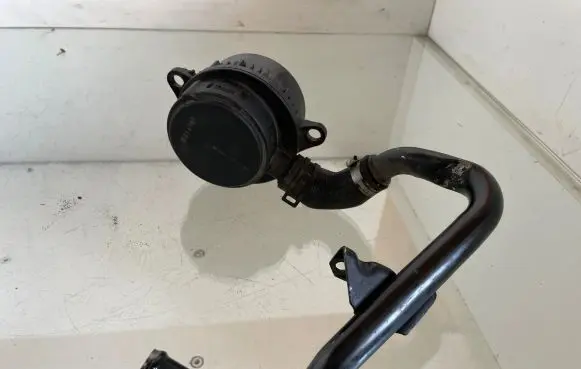Audi A6 S6 C6 4F Breather valve 6568927