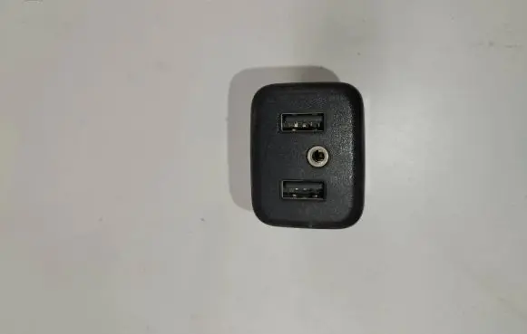 Chevrolet Camaro USB socket connector 13519224 P13519224
