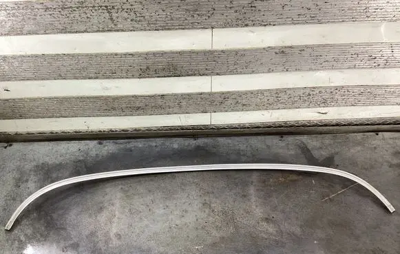 Mercedes-Benz W123 Windshield trim 