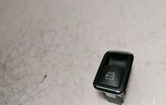 Mercedes-Benz C W204 Electric window control switch A2048700451