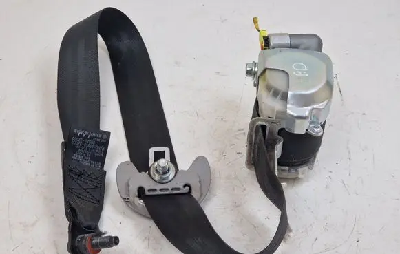 Hyundai i40 Front seatbelt 888203Z000RY