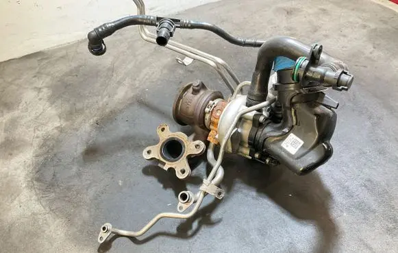 Audi A3 8Y Turbo 04E145715M