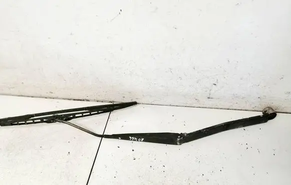 Mitsubishi Galant Front wiper blade arm