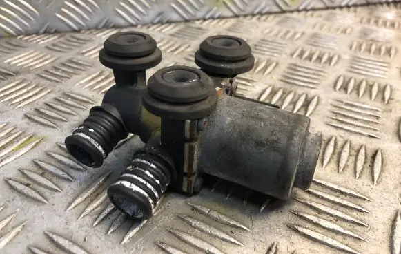 BMW 3 E46 Electric auxiliary coolant/water pump 8369805