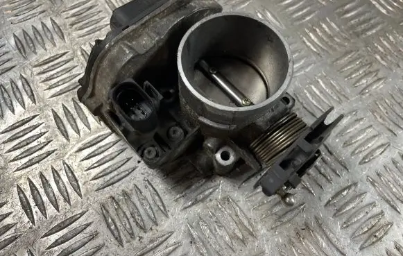 Audi A4 S4 B6 8E 8H Throttle valve 058133063C