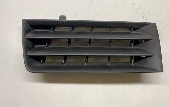 Renault Megane II Front bumper upper radiator grill 8200114156