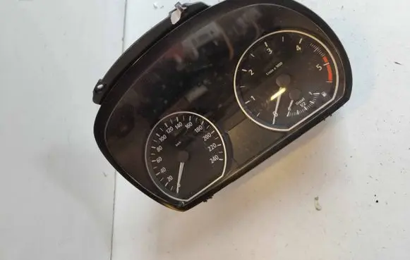 BMW 1 E81 E87 Speedometer (instrument cluster) 102495231