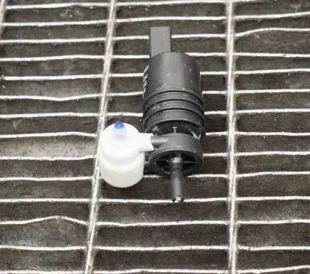 Opel Mokka Windscreen/windshield washer pump 13250357