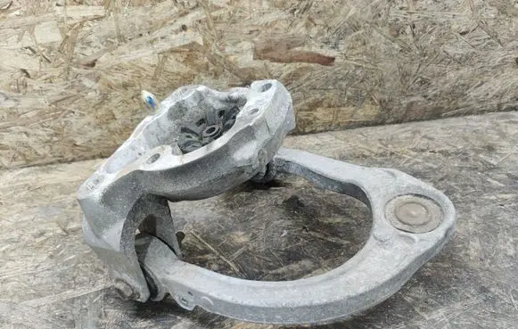 Cadillac SRX Front lower control arm/wishbone 25700258 B317018