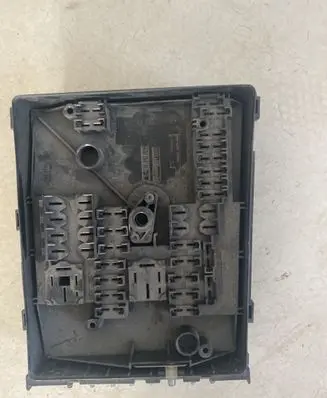 Volkswagen Golf VI Fuse module 1718130