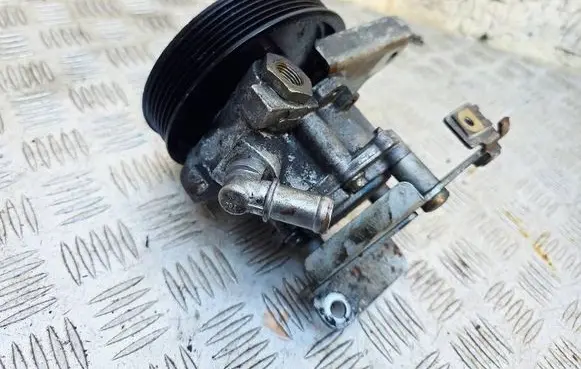 BMW 5 E39 Power steering pump 1740858 32421740858