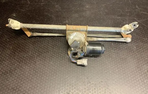Suzuki Swift I Front wiper linkage and motor 