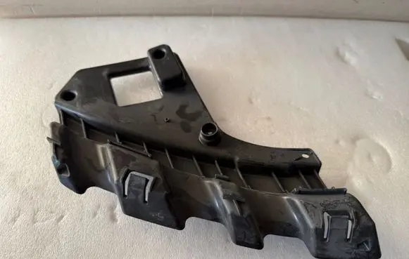 Tesla Model Y Headlight/headlamp mounting bracket 24546182