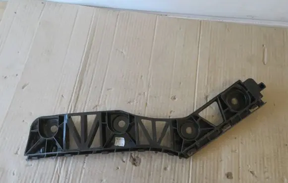Volkswagen Tiguan Bumper support mounting bracket corner 5NN8073944