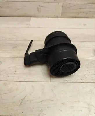 Volkswagen Golf V Mass air flow meter 0281002461 074906461B