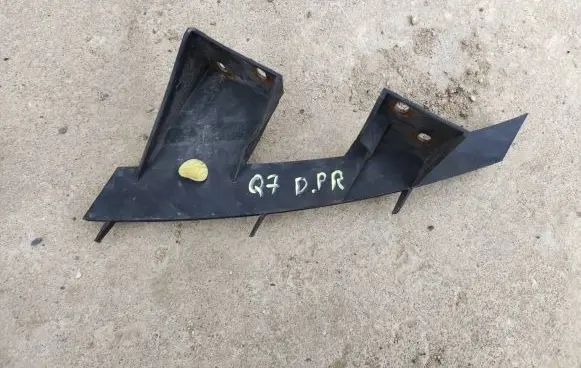 Audi Q7 4L Front bumper mounting bracket 4L0807334