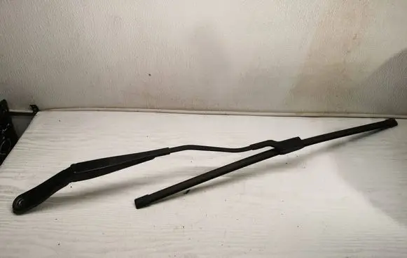 Volvo V40 Front wiper blade arm 31276059