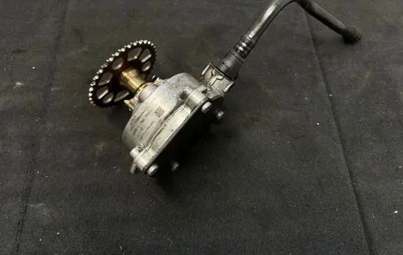 BMW 3 E92 E93 Vacuum pump 7558344