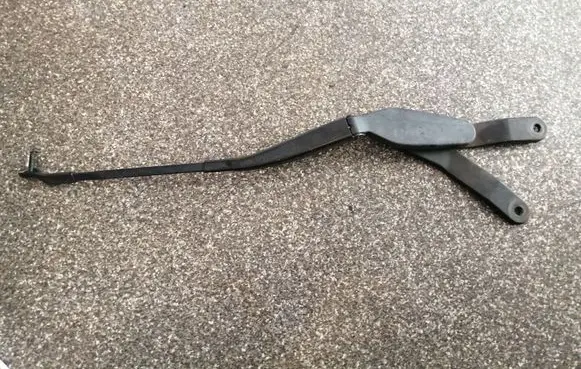 Mercedes-Benz E W212 Front wiper blade arm A2128200944