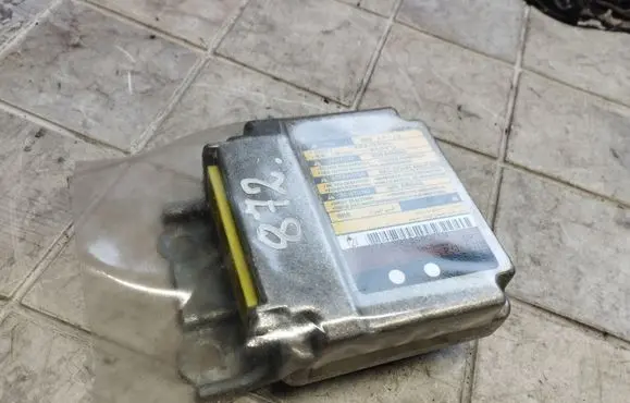 Toyota Avensis T220 Airbag control unit/module 8917005030 202592102D