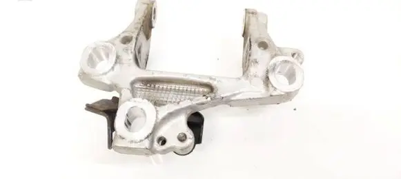 Honda Insight Engine mounting bracket