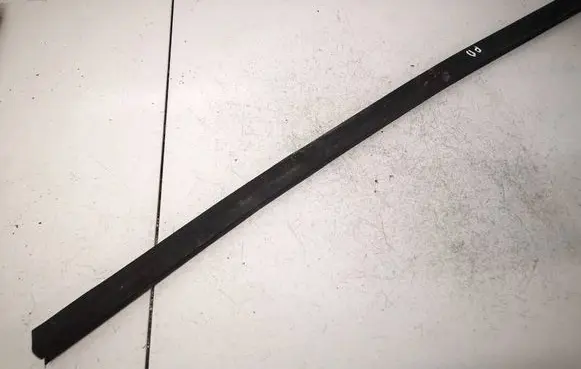 Opel Zafira B Front door glass trim molding