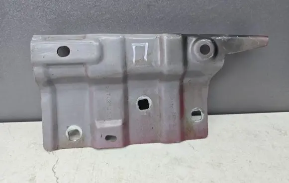 Dacia Sandero III Fender mounting bracket 631421960R