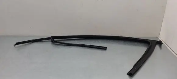 Skoda Enyaq iV Front door glass trim molding 5LA837432F