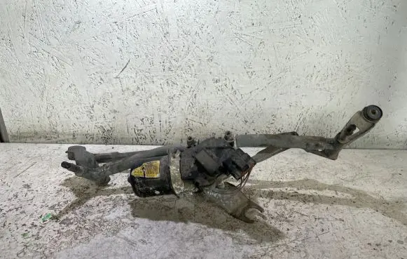 Renault Megane II Front wiper linkage and motor
