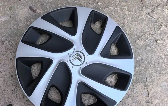 Citroen C3 R16 wheel hub/cap/trim 9673481880