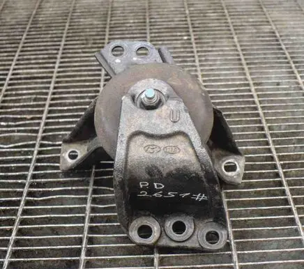 Volkswagen PASSAT B8 Engine mount bracket 21810D3200