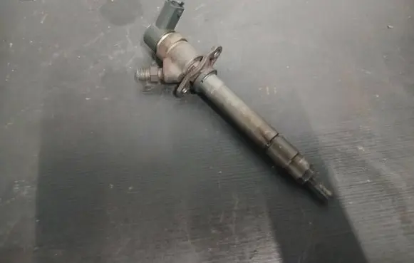 Volvo XC90 Fuel injector 8658353