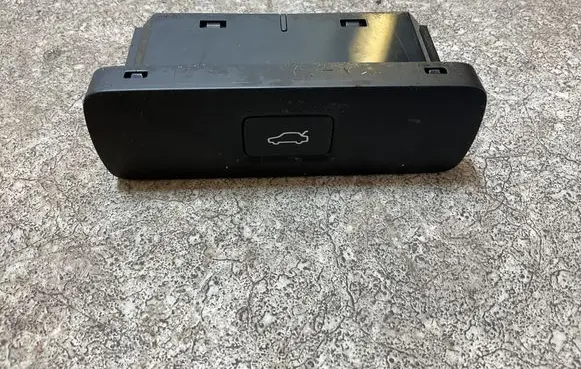 Volvo XC40 Tailgate/boot open switch button 32350330 P32350330 T23450593401