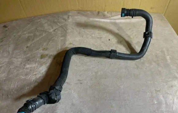 Coolant pipe/hose